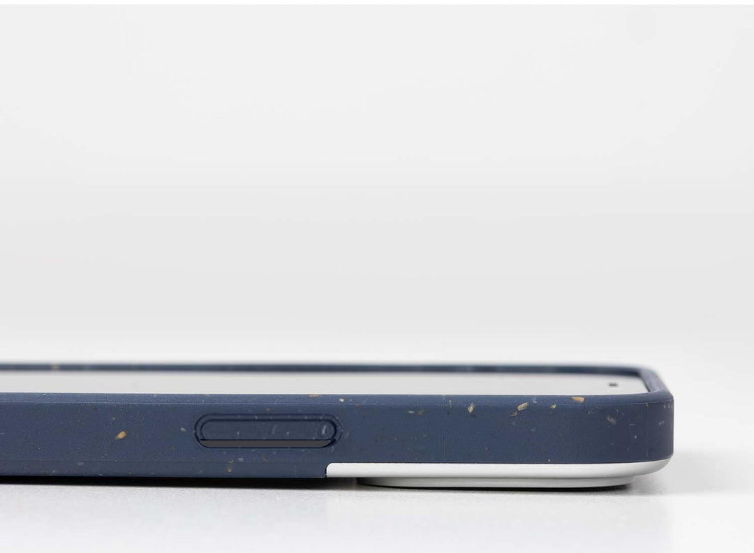 Protective slim cell phone case. 10ft drop protection. Military drop tested. Good drop protection. Real life drops. Strong aluminum case. protects the screen. iPhone 14 protection covers.  Keep your iPhone safe. Best phone cases.