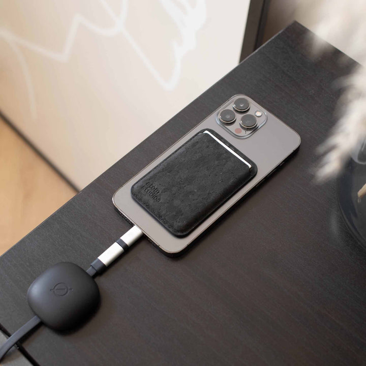 keep MagSafe card wallet Atom Studios#color_carbon-black